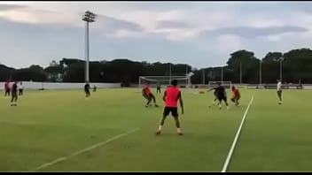 Marcinho Enfiando Bola Pela Seleção