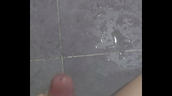 Thủ d_m trong lúc tắm