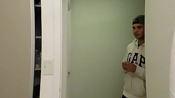 Traje Amigo A Casa Y Mi Mama Se Lo Cojio