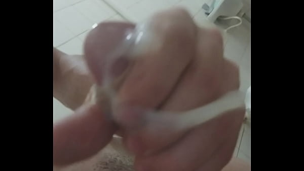 Novinho Gozando Gostoso No Banho