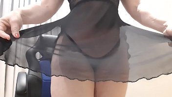 Provocando Com Sua Dança Sensual(aprecie Meus Videos No Red)