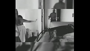 Cuando Estás En El Motel Y Pides Servicio A La Habitación