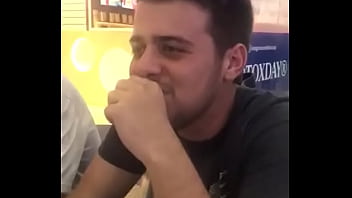 Roceiro De Barba De Mendingo Tomando Gala Da Casquinha