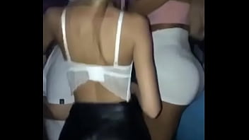 Sexy Rubia Bailando De Infarto