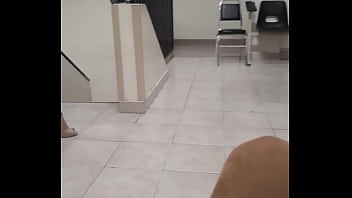 Viendo El Culote De La Recepcionista