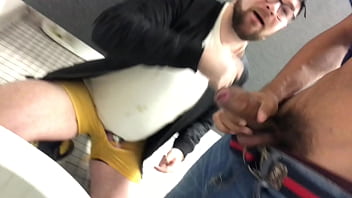 Latino Mamando Verga En El Inodoro