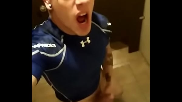 Boy Del_cia Gozando No Banheiro Da Academia