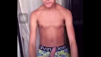 Cremosinho Mostrando A Rola Sem Querer