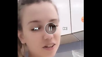 Balançando Peitinho Na Live