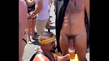 Parada Gay Branquinho Louco Pela Rola Gigante Do Mascarado