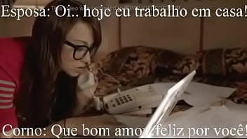 Corno Liga Pra Esposa Que Está Dando Pro Chefe Na Cama Da Própria Casa