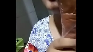 Safada Mamando Na Linguiça