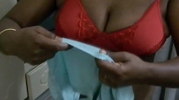 Mallu Aunty Aparna Wearig Underwear