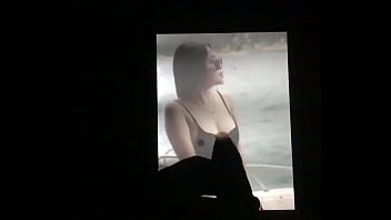 H_m qua ngủ với chị được bóp vú mò cu nhưng chị lại ko cho xuất tinh l_n ngực