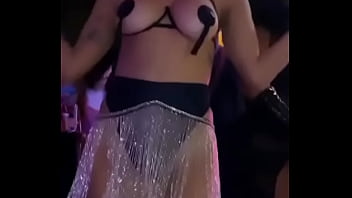 Anitta Balançando Os Peitos Gostosos