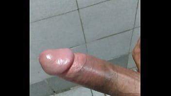 Punheta No Banho - gozada, punheta, soloboy, banheiro - Video 3075779