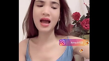 Instagram anna.k102 khoe ngực đẹp