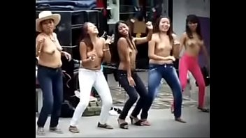 Naked Dancing Bailando En Pelotas