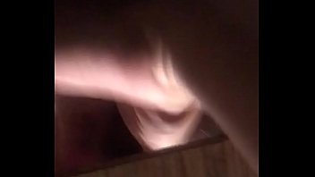 Gay Việt Nam thủ d_m toilet c_ng cộng