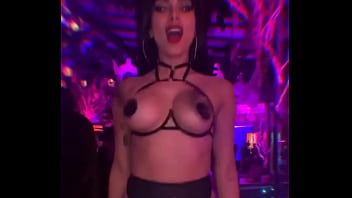 Anitta Gostosa Balan_ando Os Peitinhos