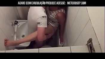 Marcaram No Tinder E Se Encontraram No Restaurante