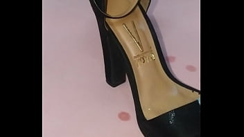 Amiga Me Emprestou A Sandália Vizzano E Pediu Pra Mim Encher De Leite E Devolver Sujo!!!