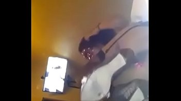 Me Cachan Piernas Al Hombros