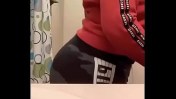 Hood Bitch Love Twerkin For The Dick