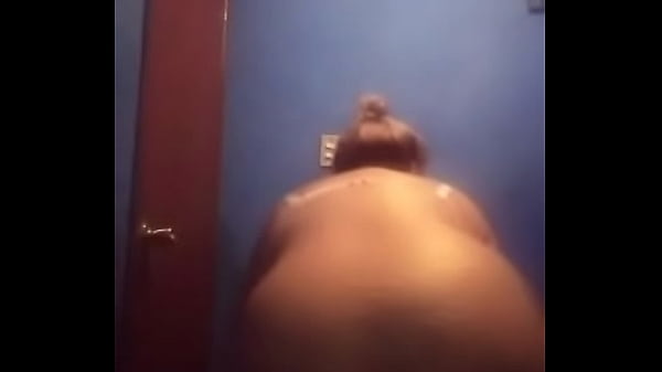 Mi Puta Moviendo Su Culo