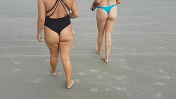 Eu E Minha Amiga Gozando Gostoso Na Praia !!! Fada Mel - Paty Bumbum - El Toro De Oro