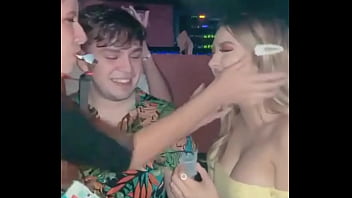 Mesera Le Agarra Las Tetas A Arigameplays