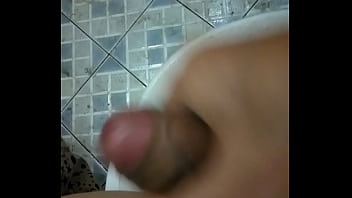 Trai thủ d_m trong nhà vệ sinh