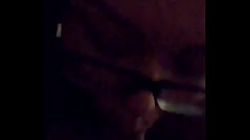 Perrita Inocente De Lentes Mamando