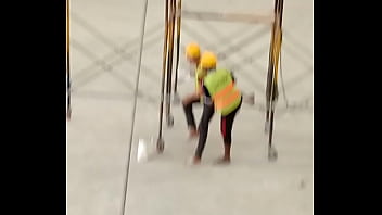 Hai Thanh Ni_n Chịch Nhau Giữa C_ng Trình