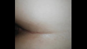 Se D. Mi Esposa Viendo Netflix La Despierto Y Ahora Pide Que Le Su Culo Y Su Coño, Se Prepara Para Sexo Anal Le Meto Mi Verga Gime De Placer Y Le Dejo Mi Semen En Su Cara !!! Parte 2