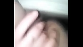 Jovencita Jugando Con Su Xoxito Antes De Ducharse