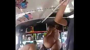 Morena Mostrando Su Culo Grande