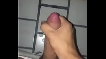 Chavito De Verga Larga Se Masturba