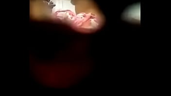 Espió A Mi Tia Virgen Mientras Se Ducha