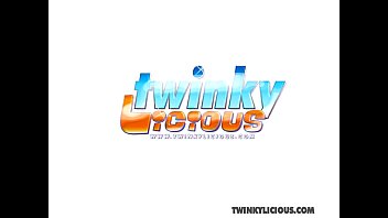 Quinn Gives Blair A Helping Hand - anal, fucking, masturbation, kissing, gay, hair, twinks - Video 6338326