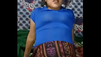 Chapina Se Muestra Para Su Marido