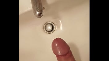 Amateur White Cock Cum To Basin
