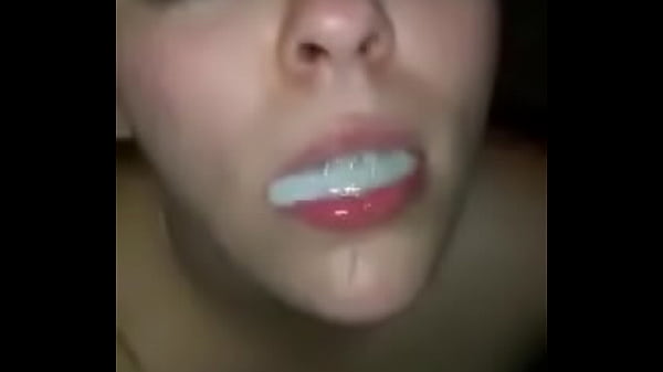 Namoradinha Tomando Leite Gostoso