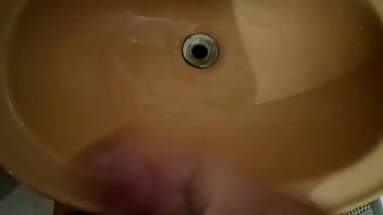 Batendo Uma Punheta E Gozando