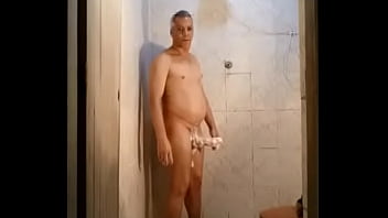 Tomando Banho Balançando A Rola