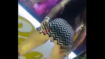 Mostrando A Buceta Encima Do Palco Em Cuiaba