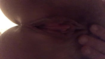 Por La Mañana Estoy Cachonda Y Mojada - Masturbación Clitoris Grande Amateur Solo En Casa