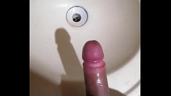 Lechita En El Baño - masturbation, brasil, big-cock, uruguay, soloboy, black-cock, uruguayo - Video 3092986