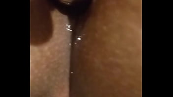 Socando Um Plug No Cu Da Casada