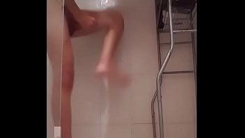 Awawawawaww Shower Thing :v